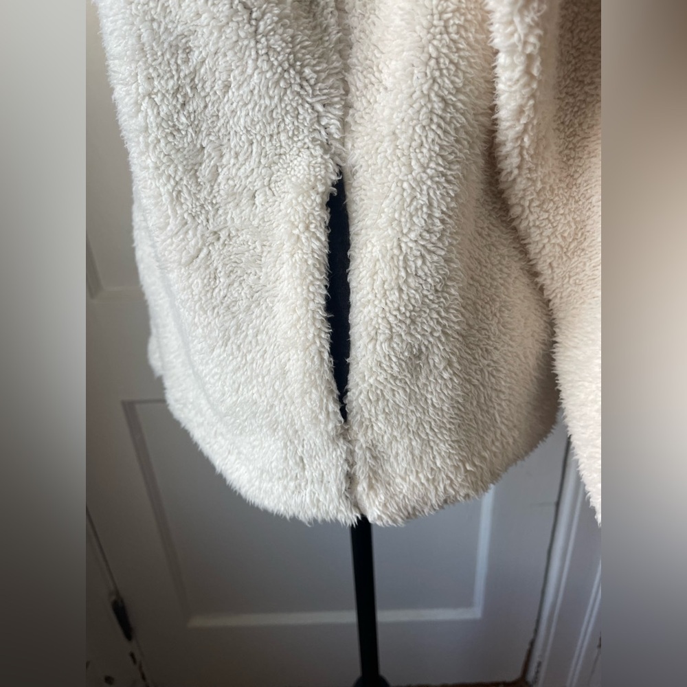NFL Juniors Collection Women's Cream Fleece Jacket - Picture 5 of 9